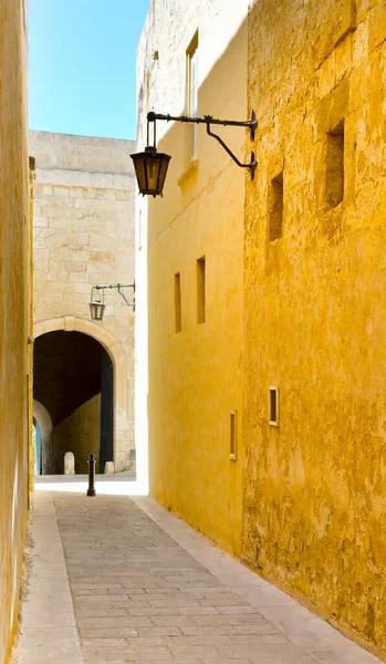 Narrow Street Traditional Maltese Buildings Historical Part Mdina City Founded — Stock Photo, Image