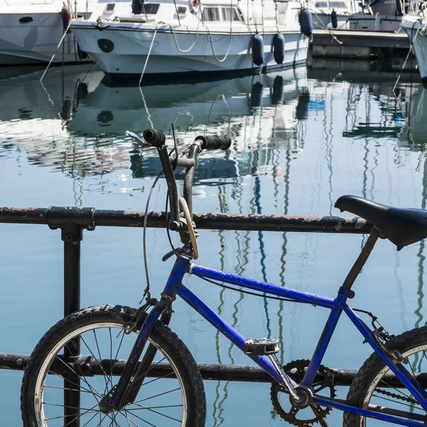 Bicicleta Aterro Valletta Iates Atracados Porto Malta — Fotografia de Stock