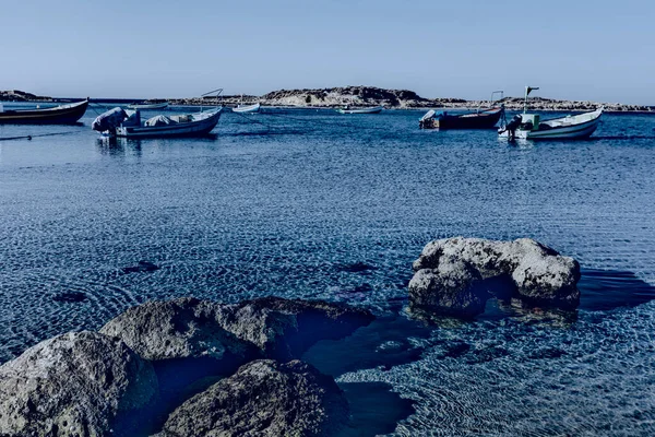 Małe Motorówki Plaży Łodzie Rybackie Zacumowane Morzu Śródziemnym Izraelu Nocą — Zdjęcie stockowe