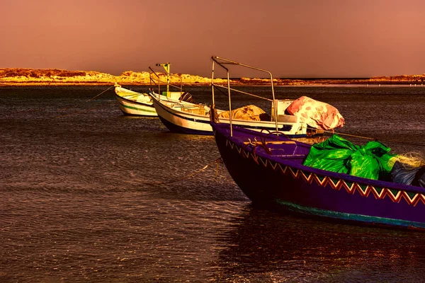 Kleine Motorboote Strand Fischerboote Vor Anker Mittelmeer Israel Bei Sonnenuntergang — Stockfoto