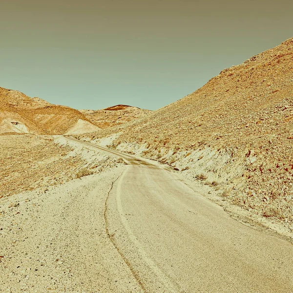 Camino Asfalto Sinuoso Desierto Del Néguev Israel Imagen Tonificada Estilo — Foto de Stock