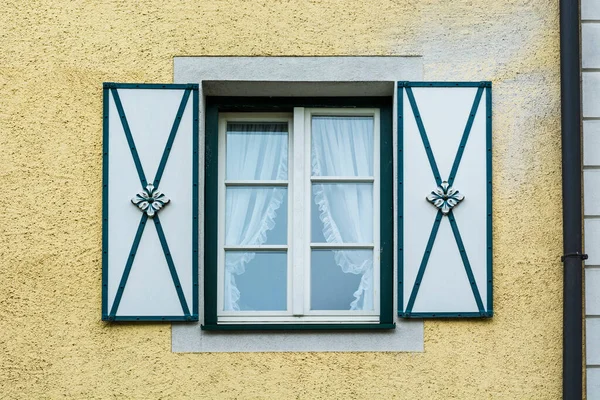 Janela Típica Uma Casa Uma Pequena Cidade Áustria Casa Cidade — Fotografia de Stock