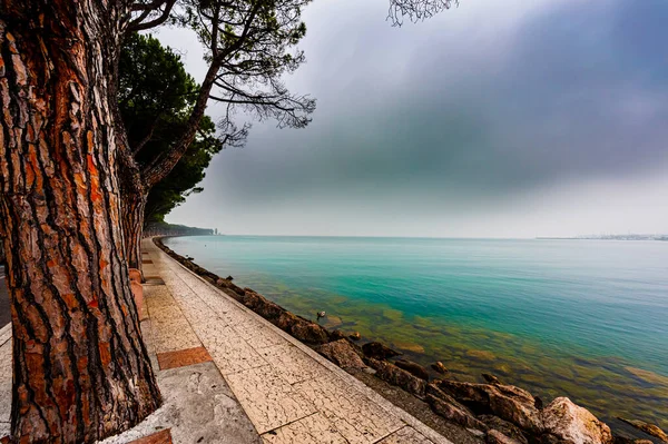 Verlassenes Ufer Des Gardasees Italien Ohne Tourismus — Stockfoto