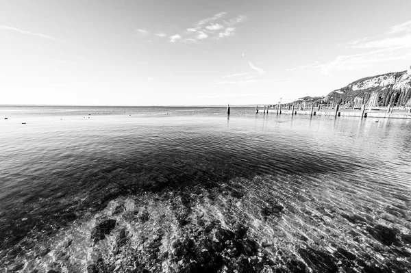 Deserted Shore Lake Garda Italy Absence Tourism Black White — Stock Photo, Image