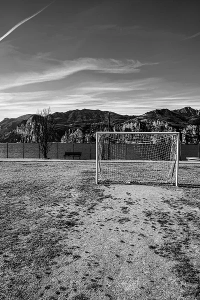 Campo Deportes Abandonado Orillas Del Lago Garda Italia Blanco Negro —  Fotos de Stock