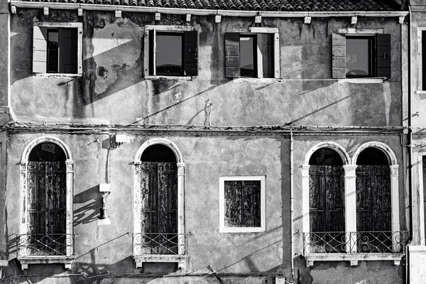 Italiensk Kultur Venetianska Fasader Svart Och Vitt Venedig Rikt Och — Stockfoto