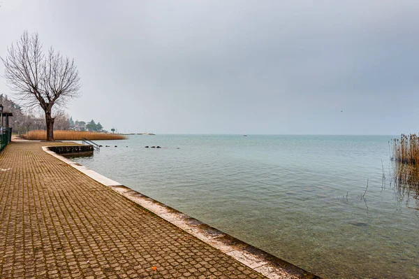 Verlassenes Ufer Des Gardasees Italien Ohne Tourismus — Stockfoto