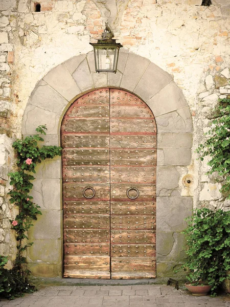 Traditionelle Alte Holztür Und Grunge Wand Der Toskana Italien Retro — Stockfoto