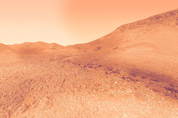 İsrail çölündeki kaya oluşumlarının nefes kesici manzarası şafak vakti çağdaş bir tarzda. Yalnızlık, umutsuzluk ve depresyon kavramı olarak cansız ve ıssız bir sahne..