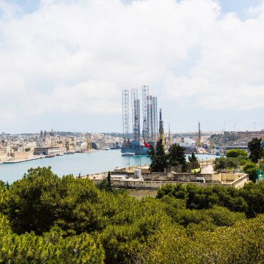 Malta Valletta limanındaki tersanenin yapıları