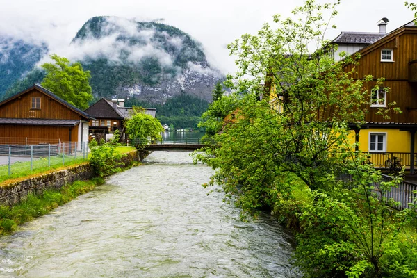 Reggeli Köd Töltés Felett Osztrák Faluban Hallstatt Eső Felhők Ausztriában — Stock Fotó