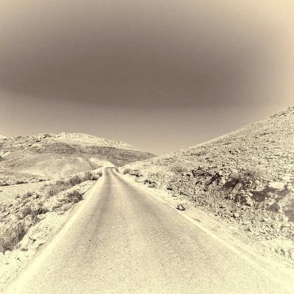 Meandering Road Sand Hills Judean Mountains Izrael Retro Image Filtered — Zdjęcie stockowe
