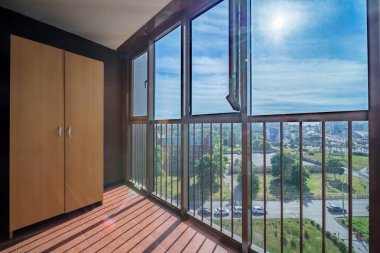 Küçük balkon iç modern binanın içinde