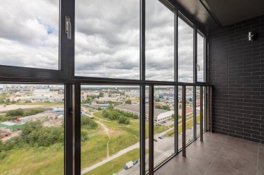 Küçük balkon iç modern binanın içinde