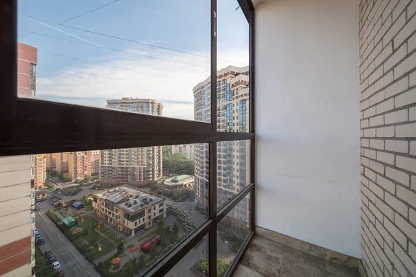 Liten Balkong Inredning Modern Lägenhetsbyggnad — Stockfoto