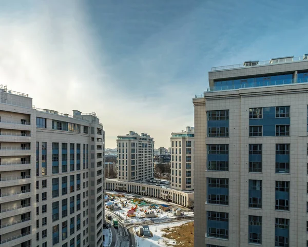 Bostadsfastighet Stadsdel Med Skyskrapor Och Parker Sommar Solig Dag Ljus — Stockfoto