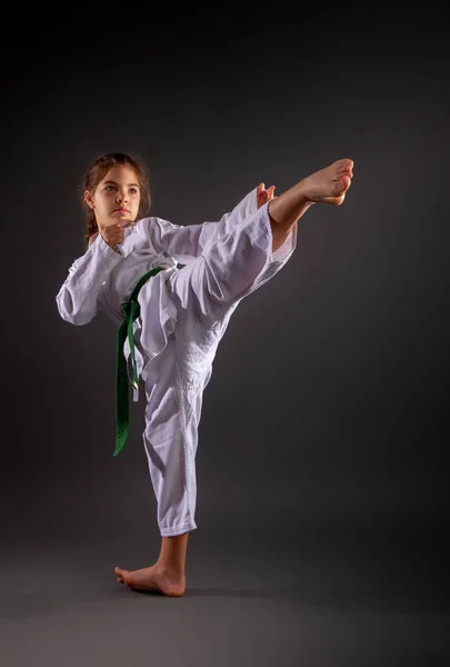 Niña Karateka —  Fotos de Stock
