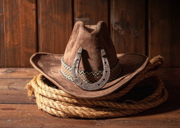 Horseshoe hat lasso
