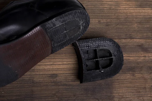 Сломанная обувь — стоковое фото