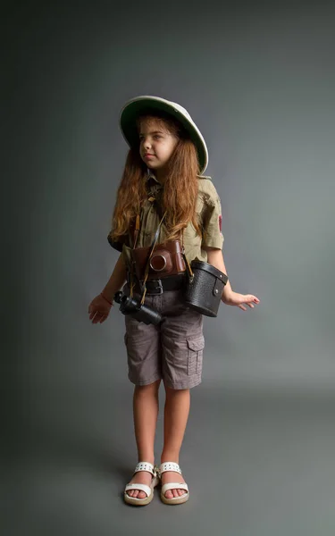 Meisje in tropisch uniform — Stockfoto