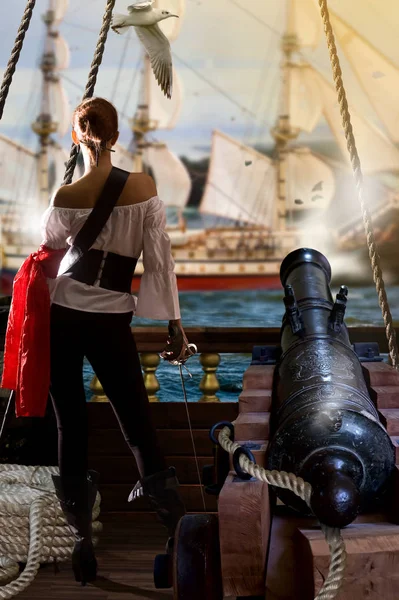 Ataque da menina pirata — Fotografia de Stock