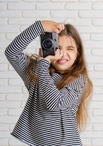 Meisje met fotocamera — Stockfoto