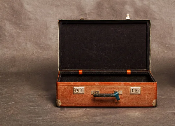 Old red suitcase — Stock Photo, Image