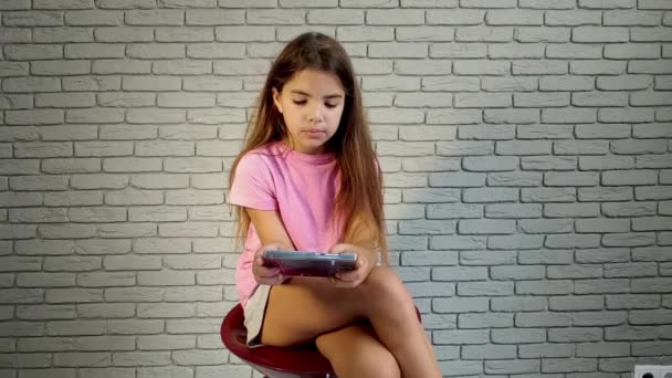 Petite fille téléphone — Video