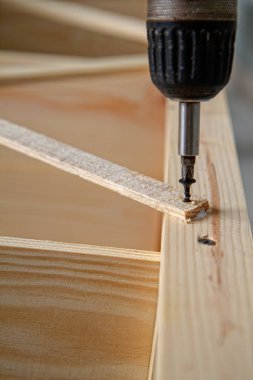 tornavida vidayı sıkılaştırır