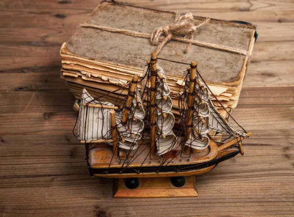 Livre de bateau en bois — Photo