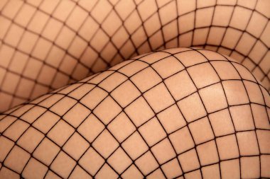 balık ağı çoraplı bacaklar