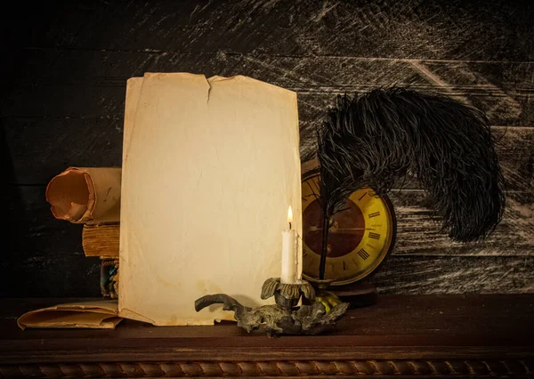 Пергаменты Старых Книг Свитки Перо Чернильницей Пустым Местом Текста Темном — стоковое фото