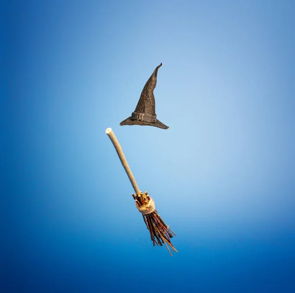 Escoba Bruja Blanco Arte Halloween Para Volar Sombrero Puntiagudo Sobre — Foto de Stock