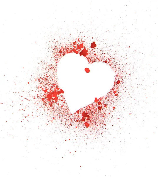 Människohjärta Och Stänkt Röda Blodfläckar Runt Den Vit Bakgrund — Stockfoto