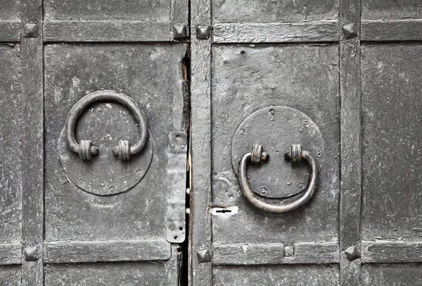 Ring-shaped door knockers — Stock Photo, Image