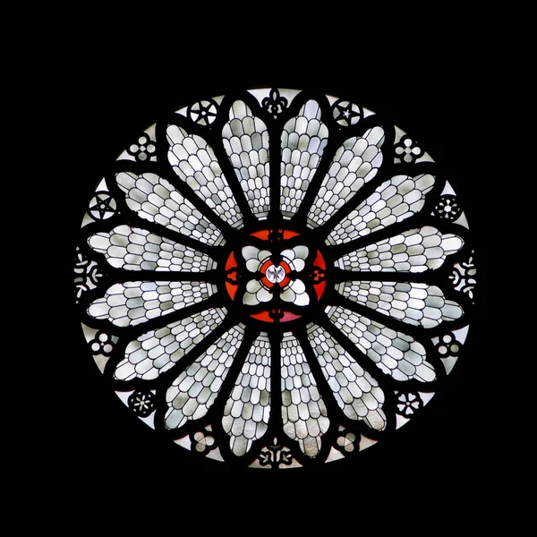Staned-glas rose venster van Trento kathedraal — Stockfoto