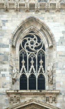 Milano'da bir Gotik katedral pencere