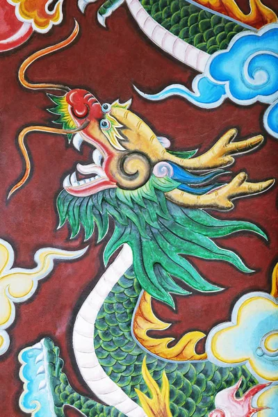Dragon decoratie van een tempel in Vietnam — Stockfoto
