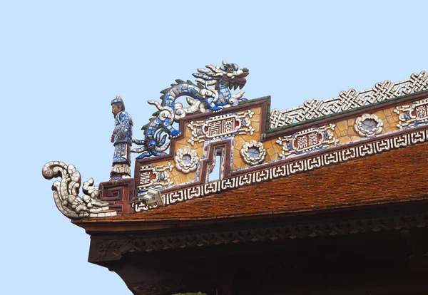 Dragon op het dak van een tempel — Stockfoto