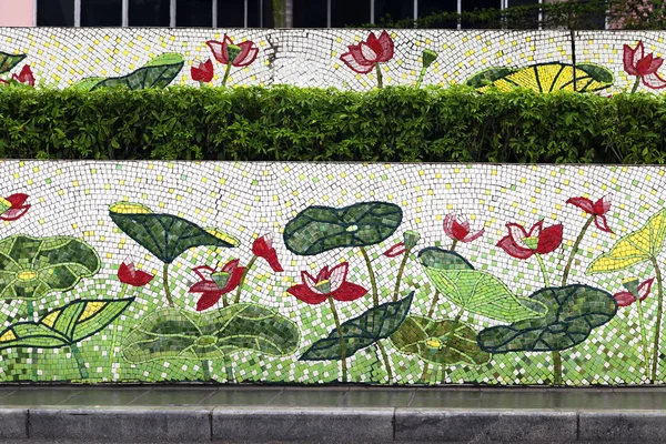Hanoi, Vietnam - januari 12, 2015 - keramisk mosaik väggmålning i Hanoi — Stockfoto