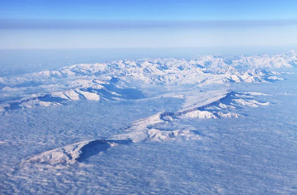 Montañas, vista desde el avión —  Fotos de Stock