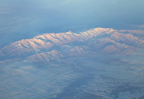Горы, вид с самолета — стоковое фото