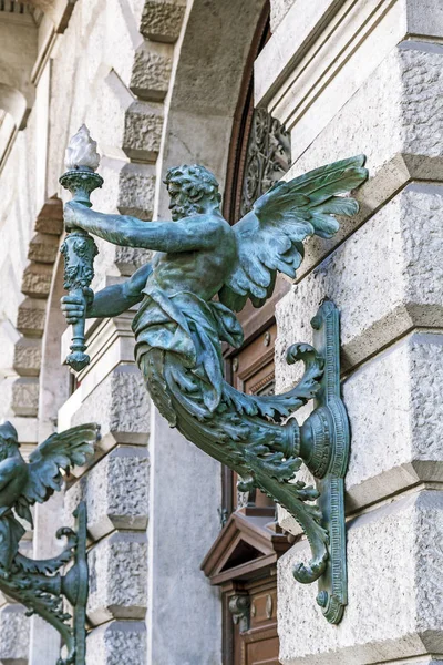 男の形をした壁灯籠、ブダペスト — ストック写真