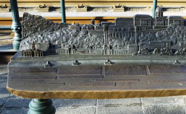 Budapeşte, Macaristan - 15 Şubat 2015 - Körler için Braille açıklamaları ile Budapeşte Rölyef panorama