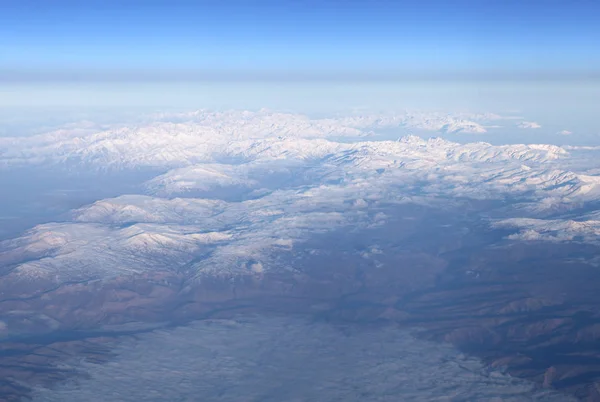 Dağlar, uçaktan manzara — Stok fotoğraf