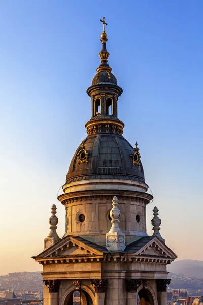 Boční věž baziliky svatého Stephense v Budapešti — Stock fotografie