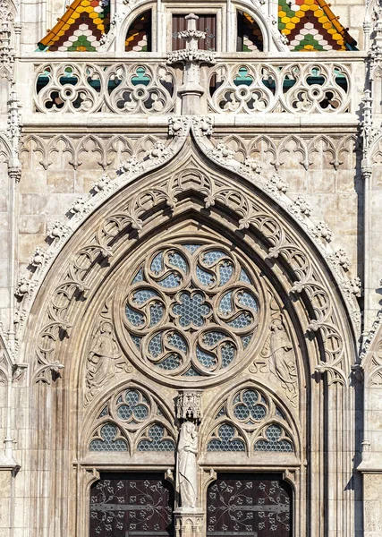 布达佩斯, 马蒂亚斯教堂, 入口的细节 图库图片