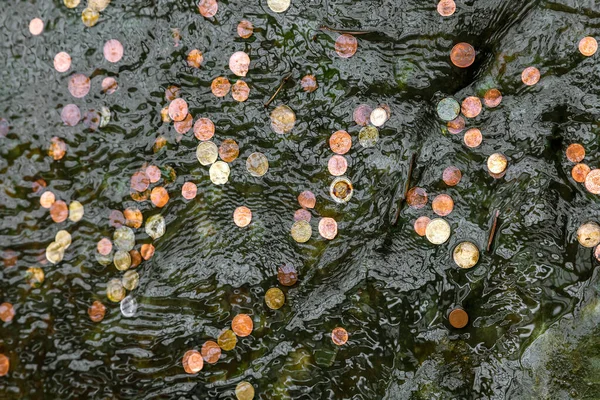 Coins in fountain water thrown by tourists — Stock Photo, Image