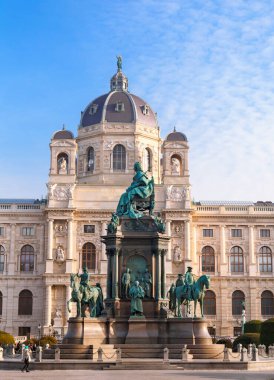 Viyana Sanat Tarihi Müzesi önündeki İmparatoriçe Maria Theresia Anıtı