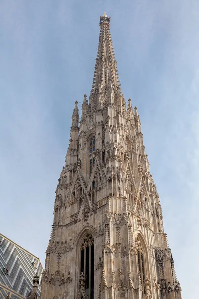 Kirchturm des Stephansdoms in Wien — Stockfoto